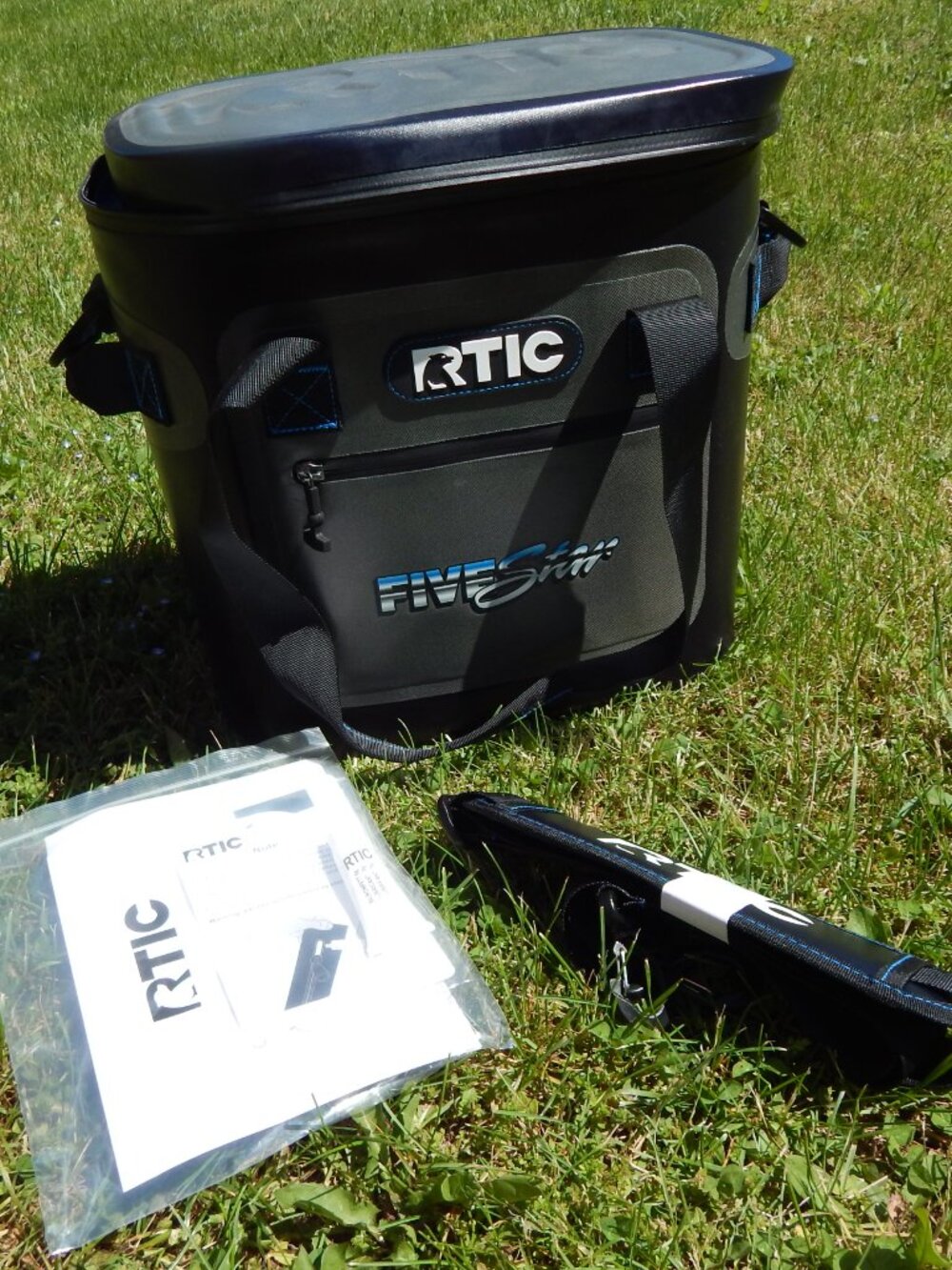 RTIC 20 Can Soft Pack Cooler Leakproof Ultra Insulated Bag *** NEW NEVER USED - Picture 4 of 6